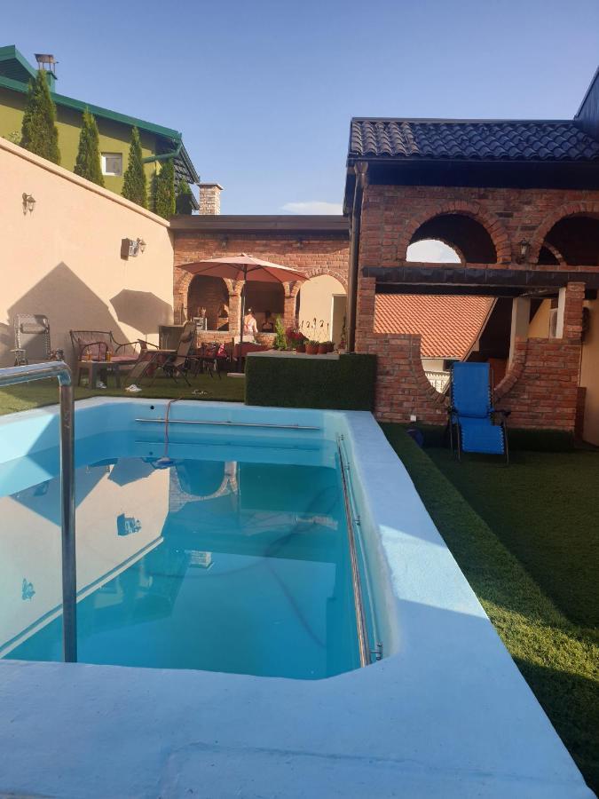 פלייבליה Guesthouse Prenociste Faraon מראה חיצוני תמונה